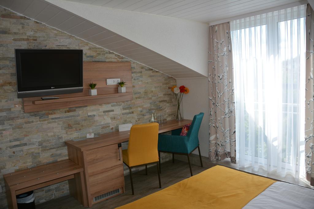 Alpina Hotel Rosenheim Exteriör bild
